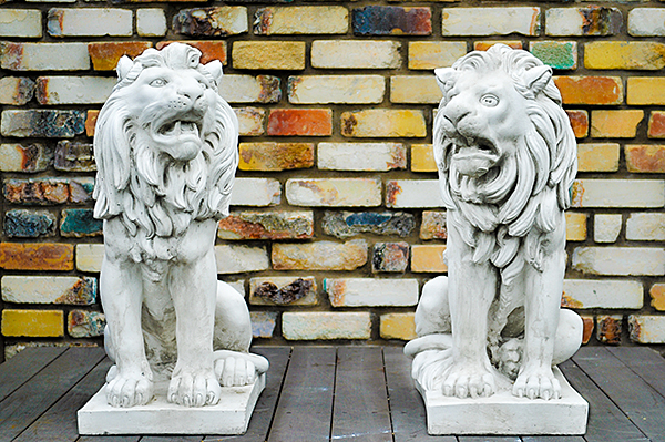 エステ家のライオン（左）