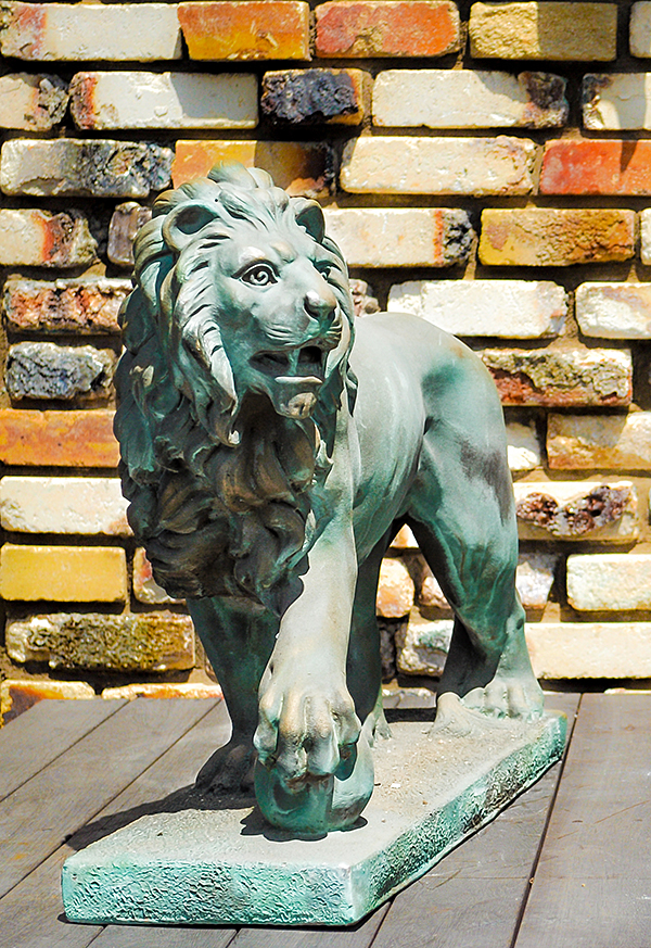 ドッカーレ宮のライオン　ブロンズ（左）