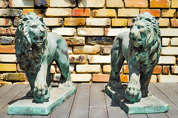 ドッカーレ宮のライオン　ブロンズ（右）