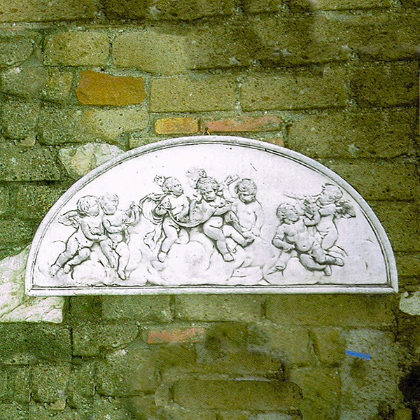 天使の半月レリーフ