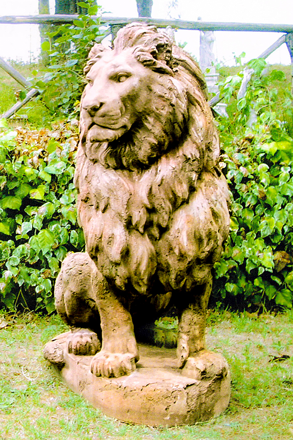 Italgarden　ジャイアントライオン（右）