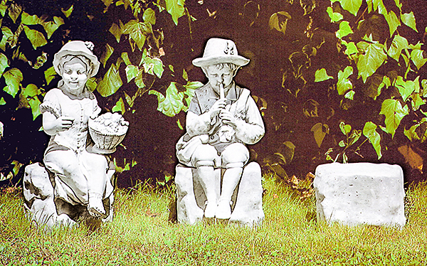 Italgarden　羊飼いの少女（台付き）