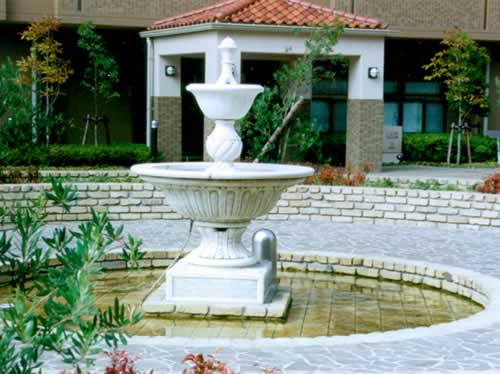 フォンディ噴水　現場：兵庫県明石市　ＪＲ大久保駅前の再開発