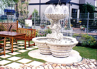 イルカの噴水　現場：大阪府堺市　住宅展示場の広場