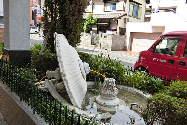 花びら型三段噴水　現場：大阪府
