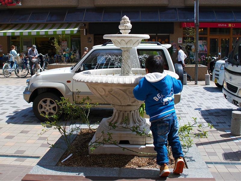 ITALGARDEN　セストリー噴水(FF-101800)　現場：兵庫県伊丹市　マンション前に有る花壇の撤去およびセストリー噴水の設置