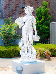 石像　花駕籠の少女　現場：大阪府岸和田市　集合住宅